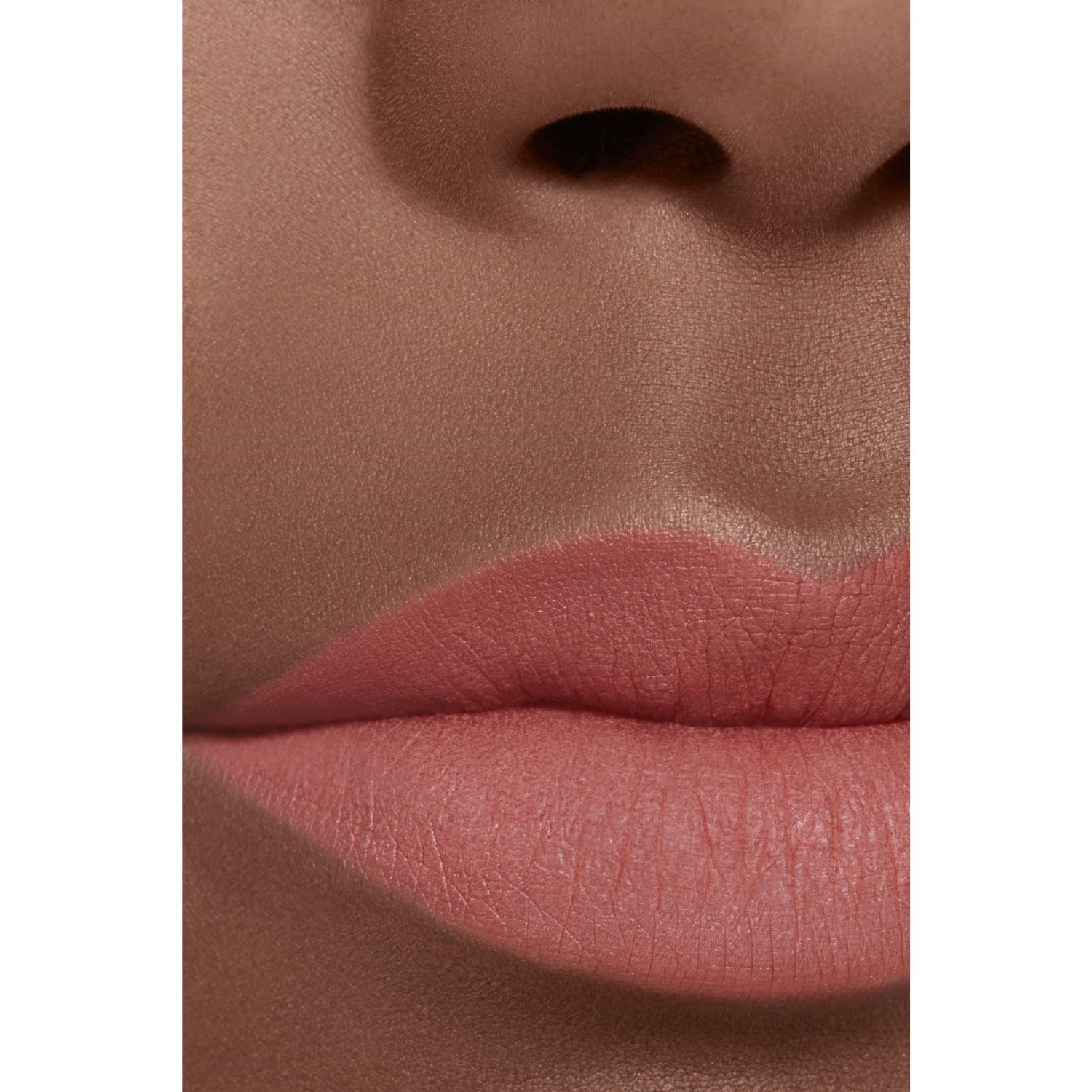 LA BARRA DE LABIOS LÍQUIDA MATE INTENSA DE LARGA DURACIÓN